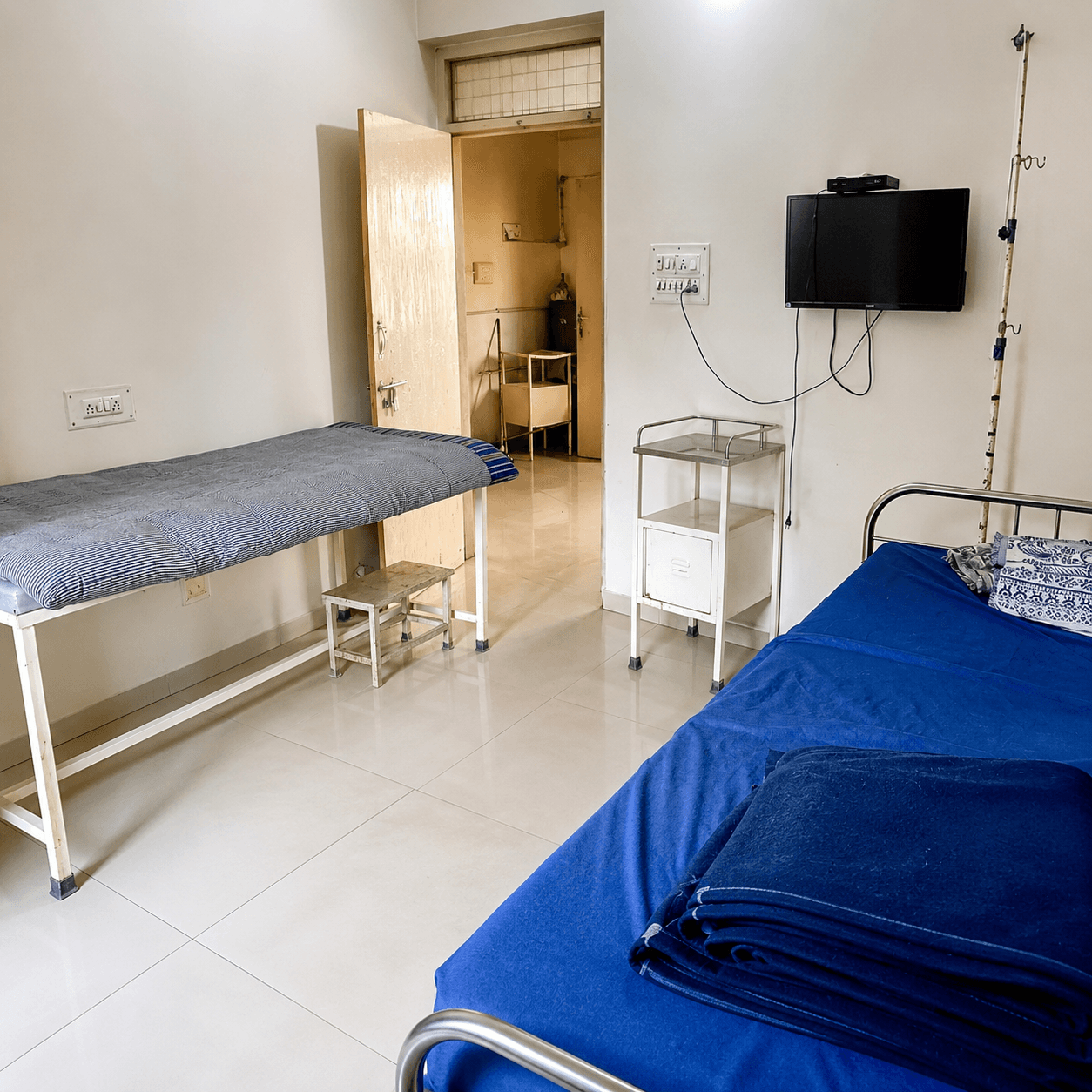 Ojas Hospital Special Room 2 Facility in Ahmedabad